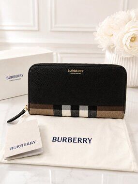 Authentic NWT Burberry Black House Check Zip Wallet